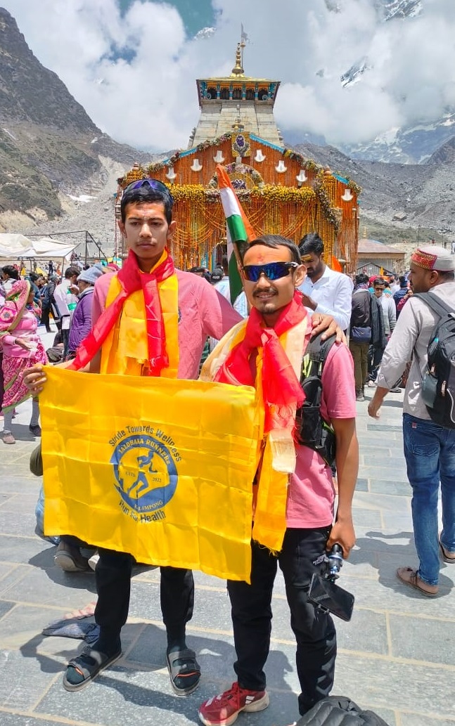 Norden and Anuj of Jaldhaka reaches Kedarnath after running for 40 days.